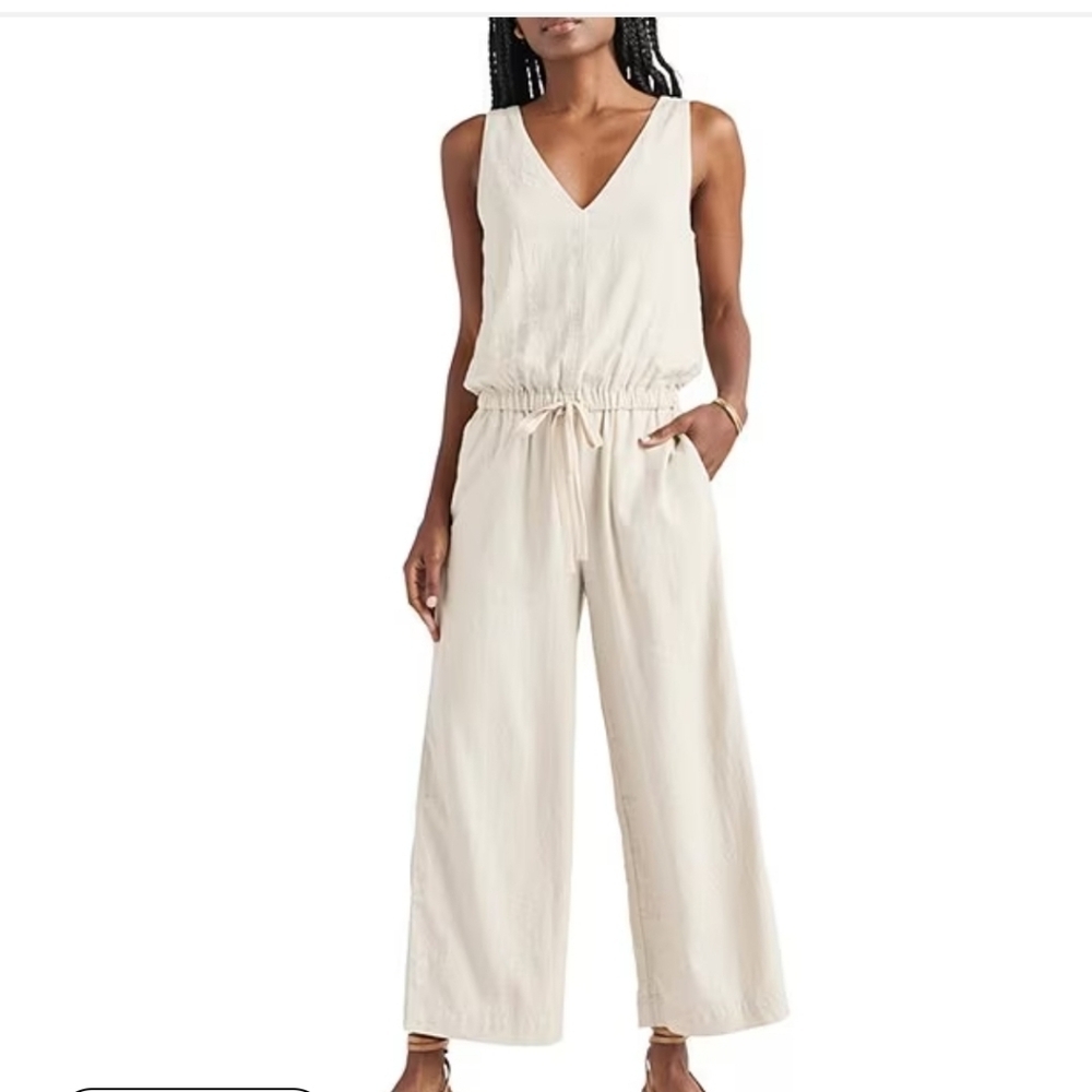 Splendid linen jumpsuit size XL color oatmeal pit to pit 21 in. Inseam 26 1/2 in